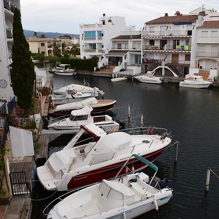 אמפוריבראבה Apartamento Con Bonitas Vistas Al Canal Ref 337 מראה חיצוני תמונה
