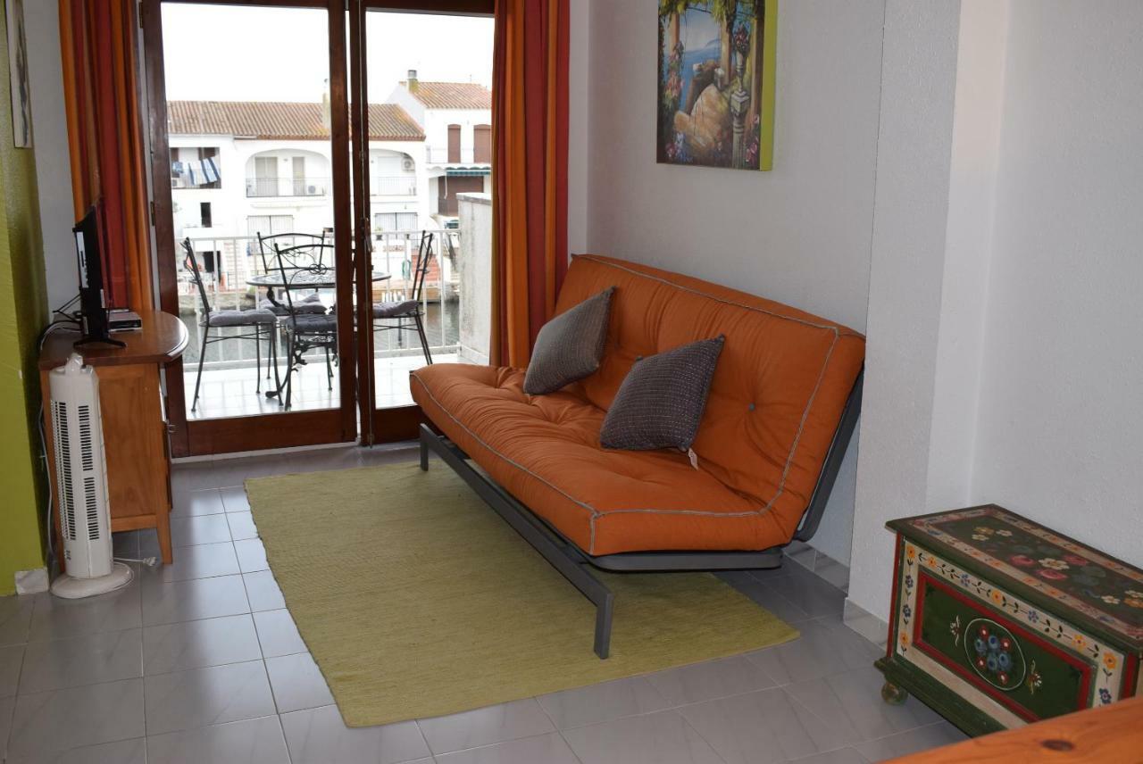 אמפוריבראבה Apartamento Con Bonitas Vistas Al Canal Ref 337 מראה חיצוני תמונה